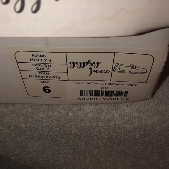 NIB Gypsy Jazz Grey Sneaker 6 - Picture 3 of 4